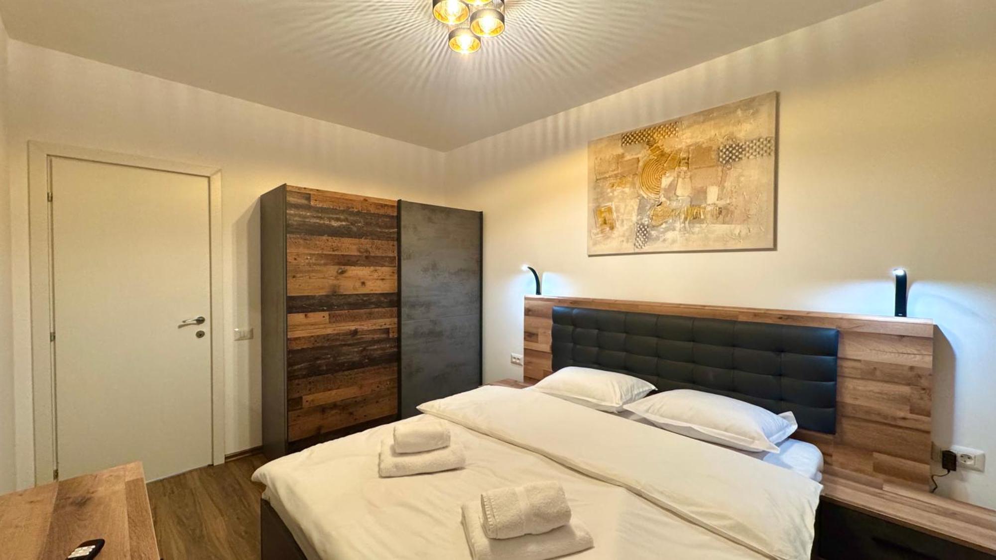 Busteni Mountain View Suites By The River - Ev Plug Εξωτερικό φωτογραφία