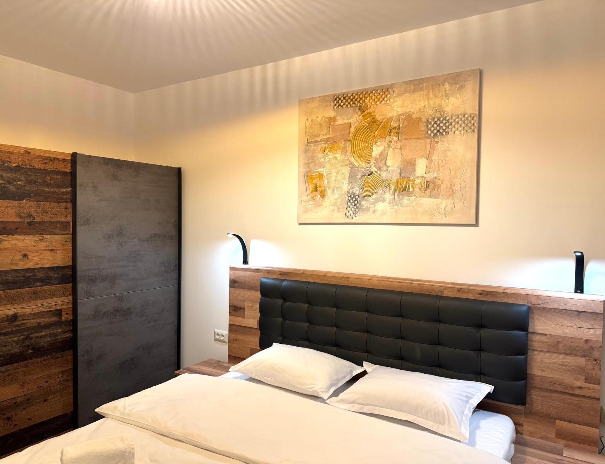 Busteni Mountain View Suites By The River - Ev Plug Εξωτερικό φωτογραφία