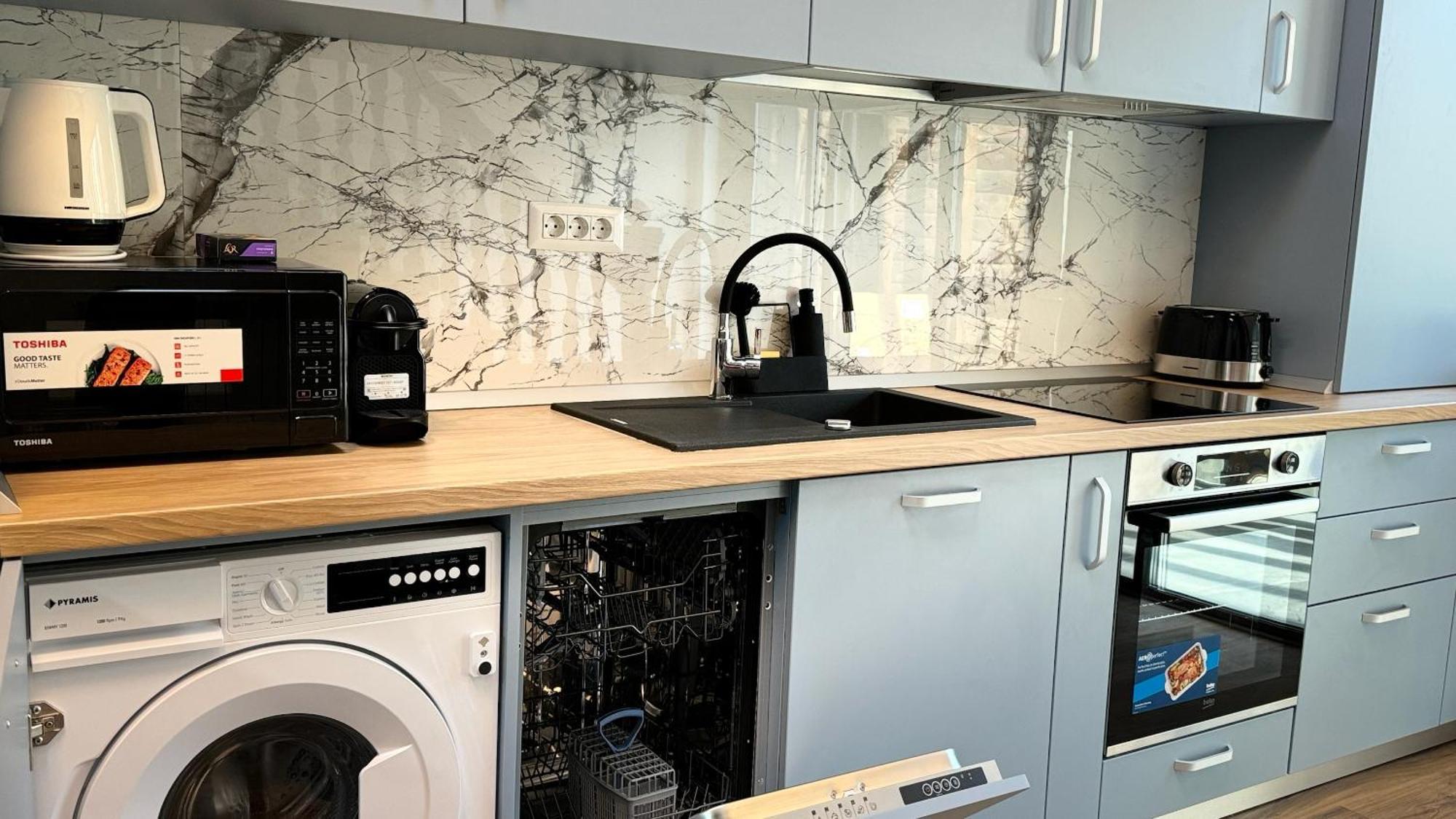 Busteni Mountain View Suites By The River - Ev Plug Δωμάτιο φωτογραφία