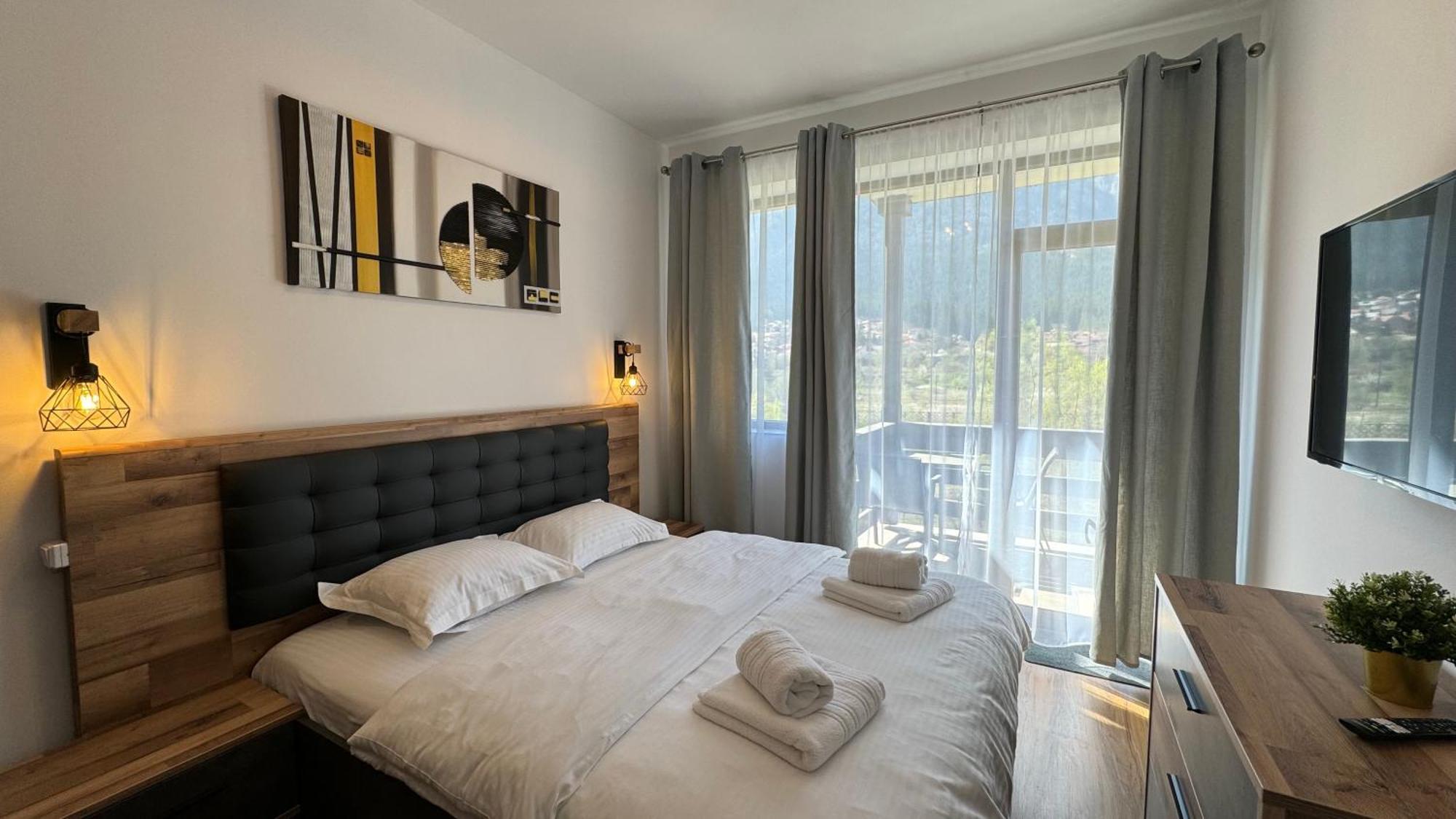 Busteni Mountain View Suites By The River - Ev Plug Εξωτερικό φωτογραφία