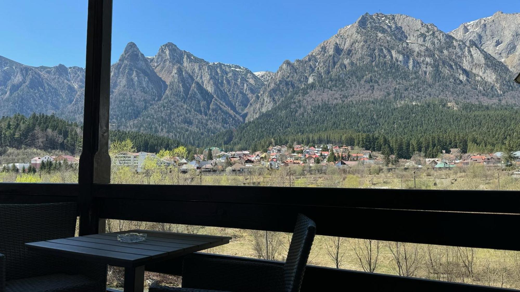 Busteni Mountain View Suites By The River - Ev Plug Εξωτερικό φωτογραφία