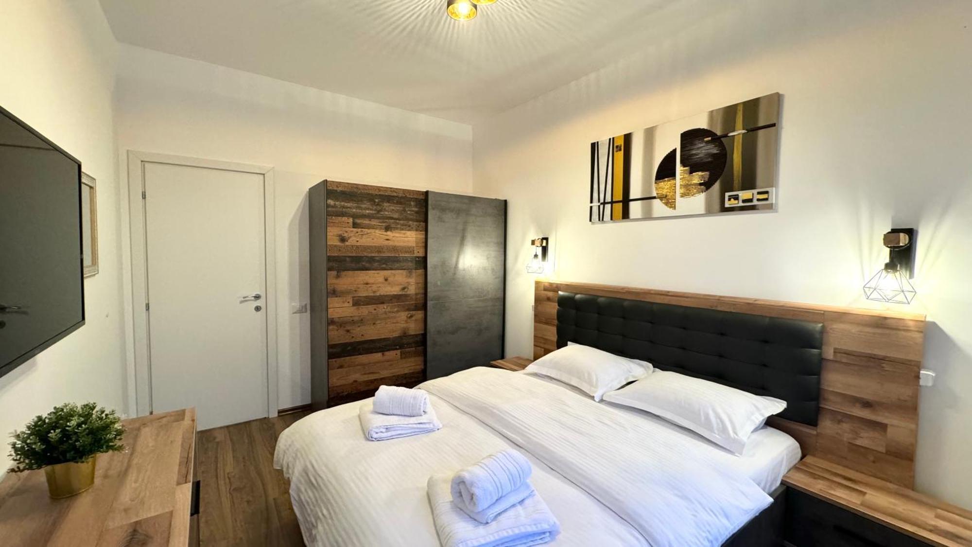 Busteni Mountain View Suites By The River - Ev Plug Εξωτερικό φωτογραφία