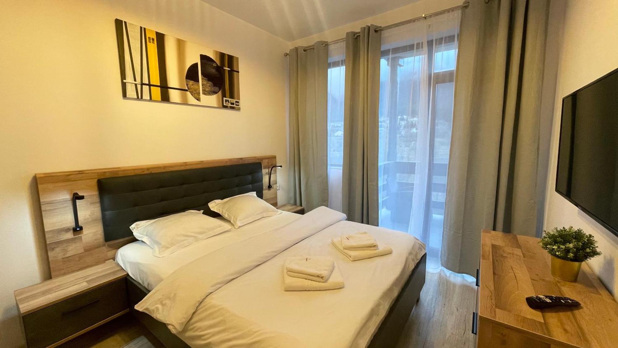 Busteni Mountain View Suites By The River - Ev Plug Εξωτερικό φωτογραφία